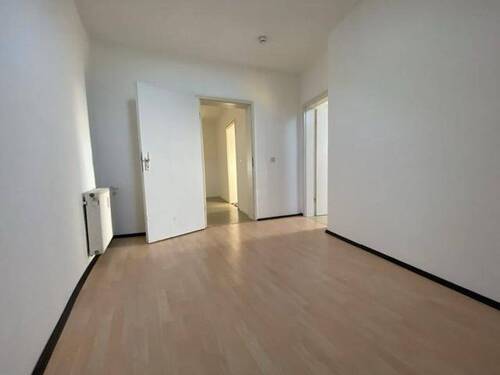 Bild 2 - 4 Zimmer Etagenwohnung zur Miete in Neustadt bei Coburg