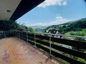 Balkonblick - Einfamilienhaus beeindruckt durch seine unverbaubare Lage und dem herrlichen Fernblick.