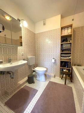 erstes Obergeschoss Badezimmer - 