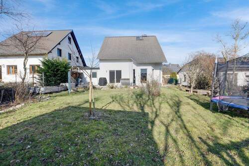 Gartenansicht - Familienhaus mit Südterrasse & Kamin in Panitzsch
