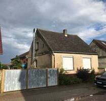 Modernierungsbedürftig, voll unterkellert mit Scheune und Nebengelass - Milower Land - Zollchow