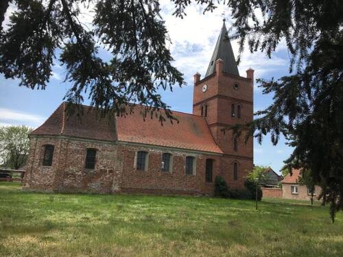 Dorfkirche im Ortskern - 5 Zimmer Einfamilienhaus zum Kaufen in Milower Land - Zollchow