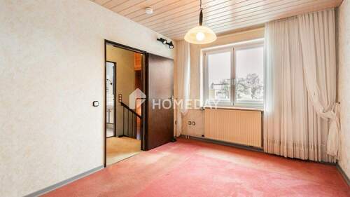 1. OG Schlafzimmer 1 - 