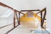 Dachgeschoss/Wohnbereich mit Kamin - 