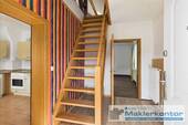 Diele mit Treppe zum OG - 3 Zimmer Reihenendhaus in Waren (Müritz) / Eldenburg