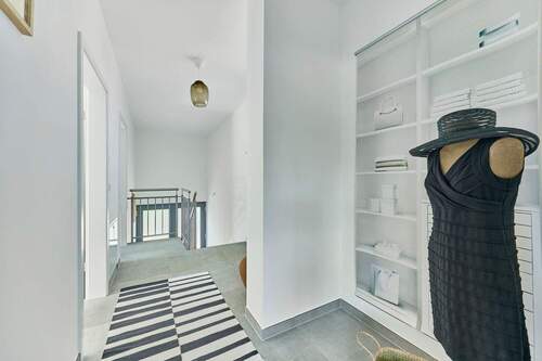 Flur im Obergeschoss mit Möglichkeit einer Ankleide - 