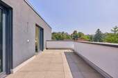 Dachterrasse, angrenzend ans Schlafzimmer und Bad - 