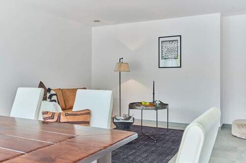 in modernem Ambiente - 