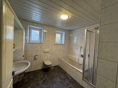 Bad - 3 Zimmer Etagenwohnung zur Miete in Affing