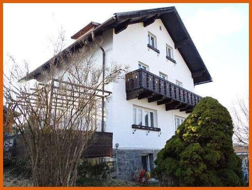 Ansicht - Zum Glück für Ihre Familie - Tolles Einfamilienhaus mit Garten in schöner Siedlungslage in Regen!