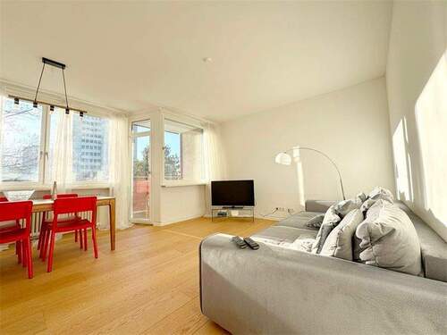 Wohnzimmer - 2 Zimmer Etagenwohnung zum Kaufen in Berlin