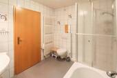 Wanne- und Duschbad - 
