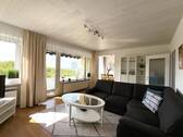 Wohnzimmer mit Ausgang zum Balkon - 3 Zimmer Etagenwohnung in Göttingen