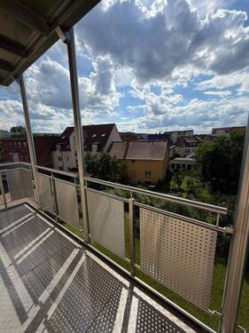 Balkon - Helle 2-Zimmer-Wohnung mit großem Balkon & Tiefgaragenstellplatz