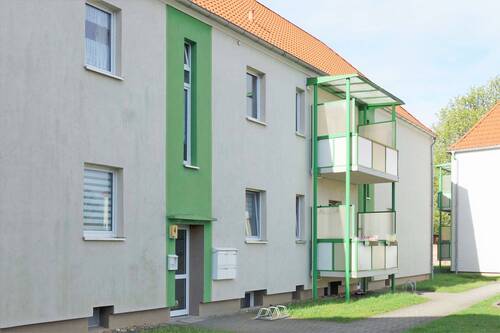 Haus.jpg - 3 Zimmer - Ruhig - mit Balkon, Parkplatz und viel Grün