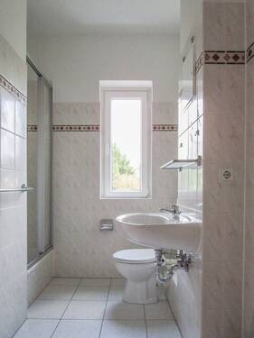 bad.jpg - 3 Zimmer Etagenwohnung in Halberstadt