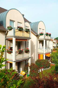 Niederfrohna_Aussen.jpg - ALTERSGERECHTES WOHNEN! Balkon! Aufzug! Ruhig gelegen! Große 2-Raumwohnung