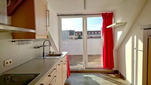 Blick zum großen Balkon - 3 Zimmer Etagenwohnung in Riesa