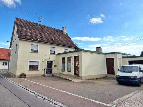 Strassenseite West - Einfamilienhaus mit Potential in Andelfingen