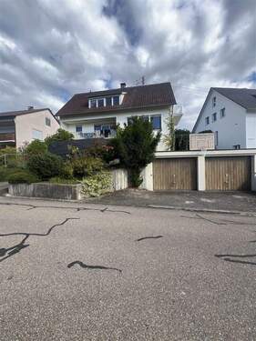 Ansicht von vorne - Licht, Luft und Lebensfreude - Familienfreundliches, freistehendes Einfamilienhaus mit Gartenidylle