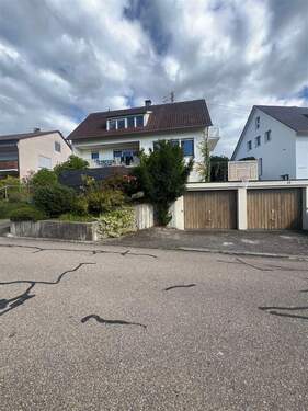 Ansicht von weitem - 6 Zimmer Einfamilienhaus in Dettingen an der Erms