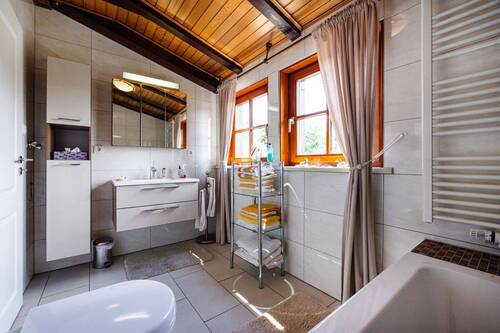 Bad mit Wanne OG - 