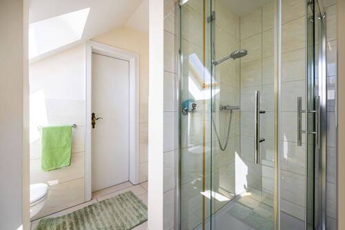Bad mit Dusche OG - 