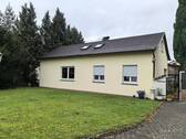 Aussenbild - Wohnhaus und Halle für Gewerbe oder Hobby!