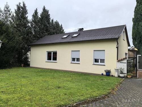 Aussenbild - Wohnhaus und Halle für Gewerbe oder Hobby!