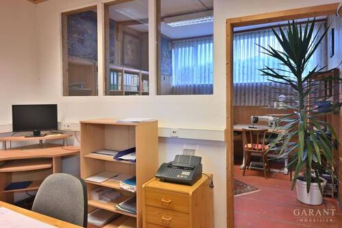 Büro in der Werkstatthalle, - 