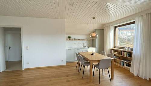 Dachgeschoss Raum 2 mit Anschlüssen für eine Küche - 