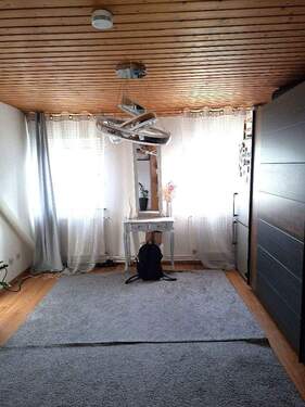 Esszimmer, derzeit als Ankleide genutzt. - 