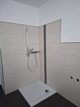 Bad mit Dusche EG - 