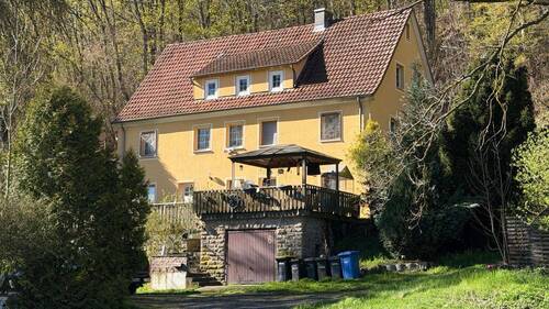 Hausansicht - 9 Zimmer Mehrfamilienhaus, Wohnhaus zum Kaufen in Rotenburg