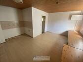 Raum neben Garage - 