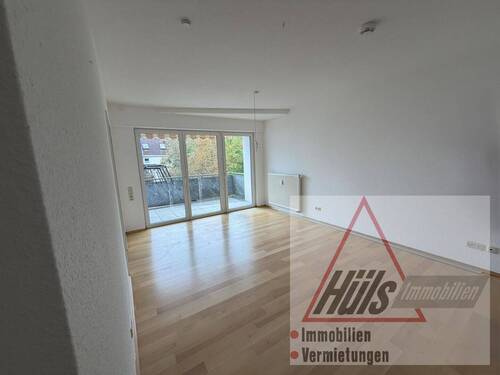 Wohnzimmer mit Balkon - Etagenwohnung mit 59,00 m&sup2; in Osnabrück zum Kaufen