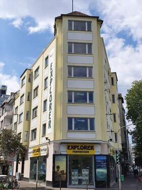 Hausansicht - ELEGANTE + RENOVIERTE 2-ZIMMER-WOHNUNG in DÜSSELDORF - FRIEDRICHSTADT