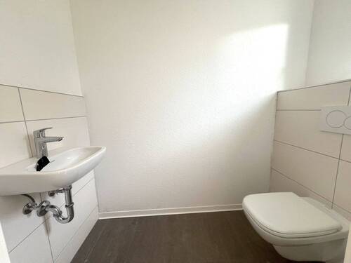 Modernes Gäste- WC - 