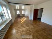 Wohnzimmer - Einfach riesig! Große Räume in der Stadtmitte!