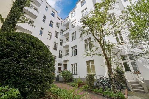 Hinterhof - 2 Zimmer Etagenwohnung zum Kaufen in Berlin