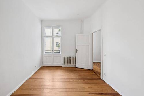 Schlafzimmer mit Zugang zum Balkon - 