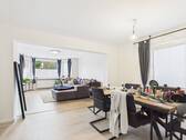 Wohn-/Essbereich - Gepflegte 2-Zimmer-Wohnung, in 3 Parteien Haus mit 25m² Terrasse überdacht.