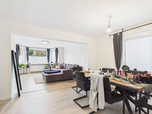 Wohn-/Essbereich - Gepflegte 2-Zimmer-Wohnung, in 3 Parteien Haus mit 25m² Terrasse überdacht.