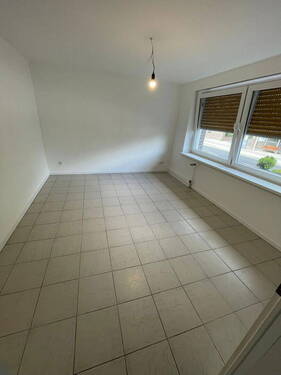 Wohnzimmer - 2 Zimmer Etagenwohnung in Bergheim