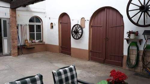 Überdachter Innenhof mit Ambiente. - Mehrfamilienhaus, Wohnhaus in Tann