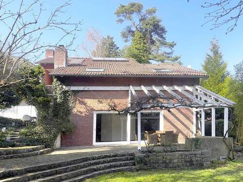 Hausansicht - Am Mulang: Außergewöhnlich stilvolles, großzügiges Anwesen in exklusiver, sehr ruhiger Wohnlage