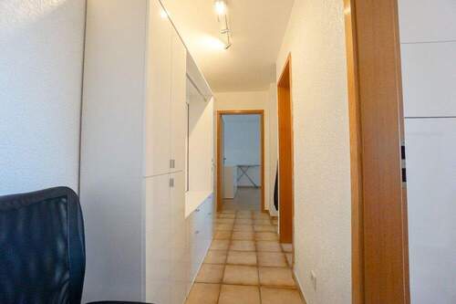 Flur - Etagenwohnung mit 67,70 m&sup2; in Nürnberg zur Miete