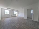 großes Wohnzimmer - 3 Zimmer Etagenwohnung zur Miete in Chemnitz