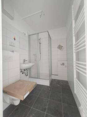 Badezimmer mit Dusche - 