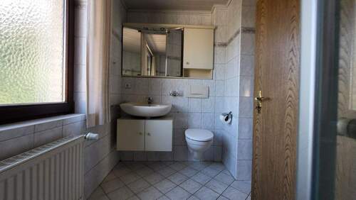 Gäste-WC mit Dusche - 